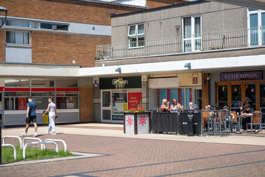 North Walk, Yate à louer - Photo de l’immeuble – Image 2 sur 16