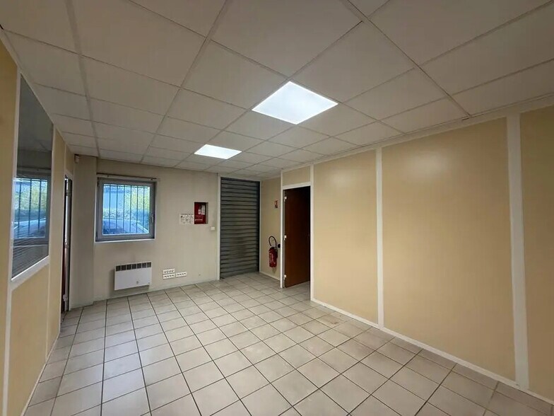 Local d’activités dans Allonne à louer - Photo intérieure – Image 3 sur 9
