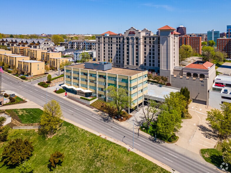 4601 Madison Ave, Kansas City, MO à louer - Aérien – Image 2 sur 9