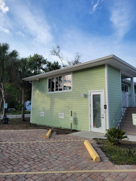 1530 Periwinkle Way, Sanibel, FL à louer - Photo de l’immeuble – Image 1 sur 2