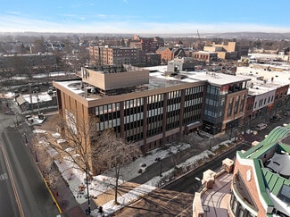 Plus de détails pour 250 E Front St, Traverse City, MI - Bureau à louer