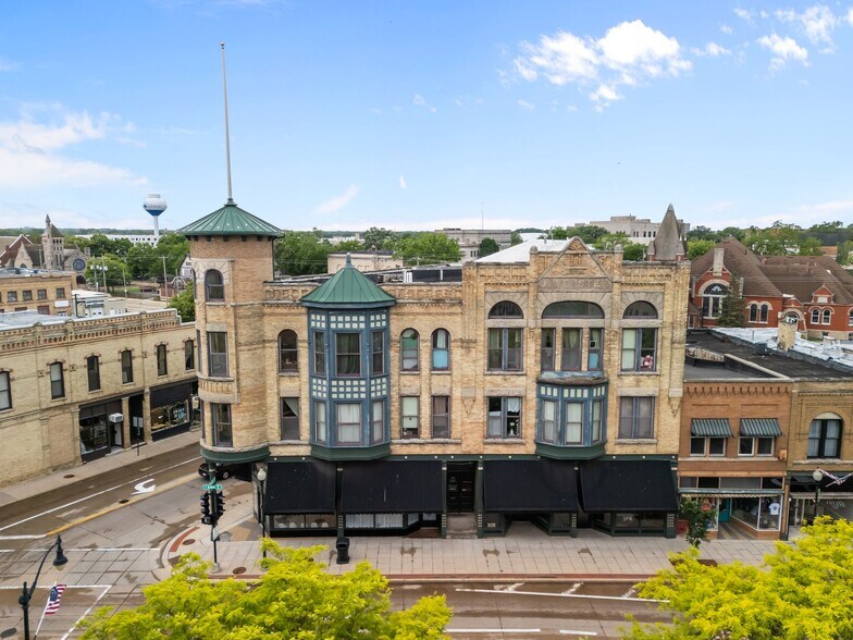 501-507 N Main St, Oshkosh, WI à louer - Photo principale – Image 1 sur 66