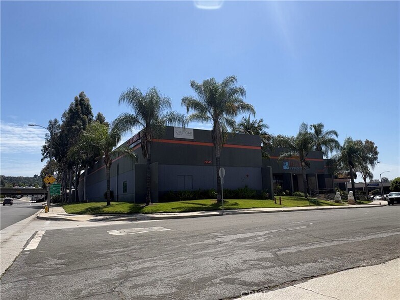 20530 Earlgate St, Diamond Bar, CA à louer - Photo de l’immeuble – Image 3 sur 4