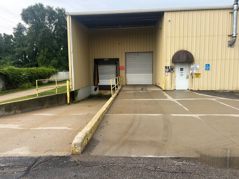 1000 Industrial Pky, Elkhart, IN à louer - Photo de l’immeuble – Image 3 sur 11