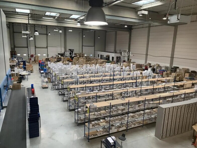 Bureau dans Villeneuve-la-Garenne à louer - Photo de l’immeuble – Image 2 sur 13