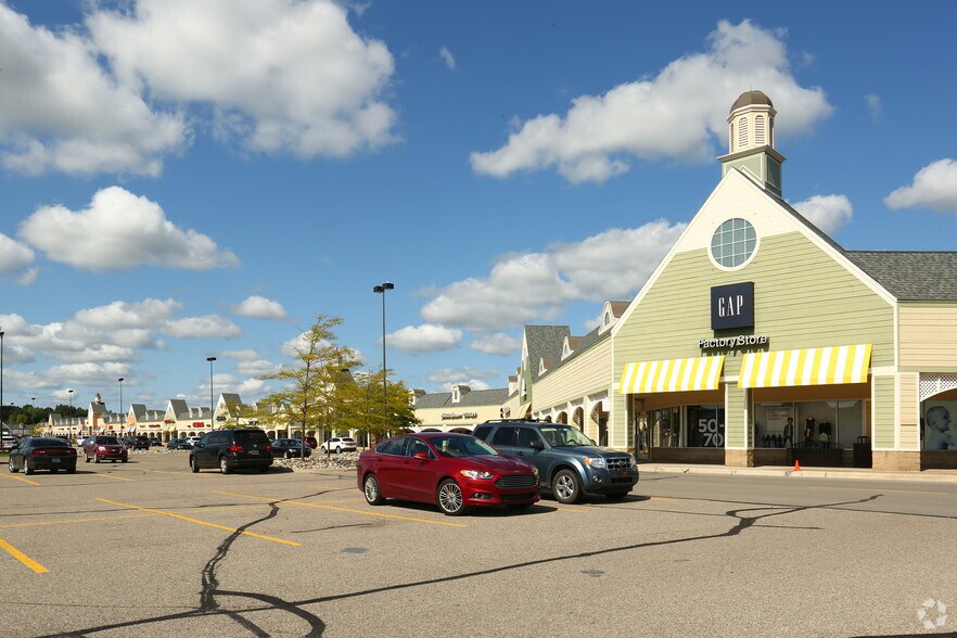 1475 N Burkhart Rd, Howell, MI à louer - Photo de l’immeuble – Image 3 sur 10