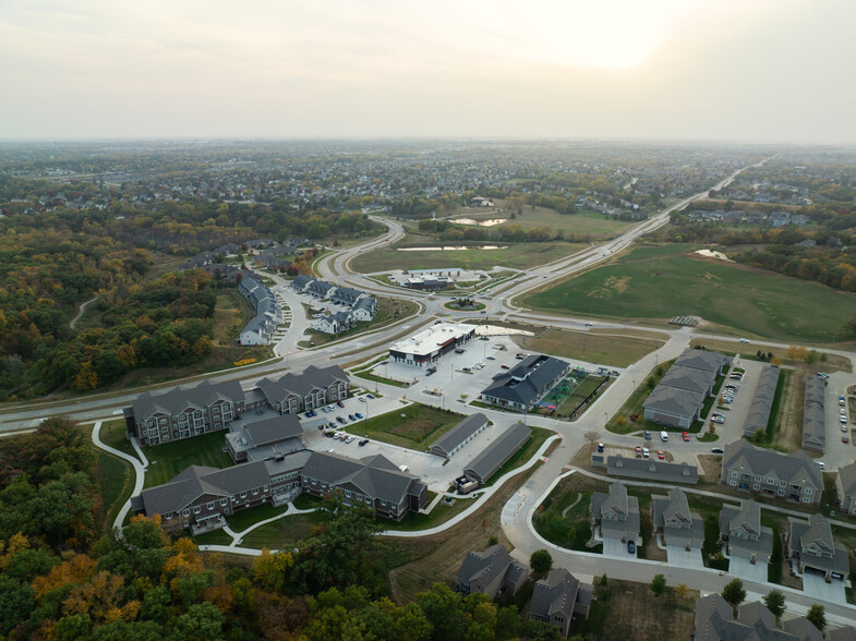 142nd & Douglas Pky, Urbandale, IA à vendre - Photo de l’immeuble – Image 1 sur 8