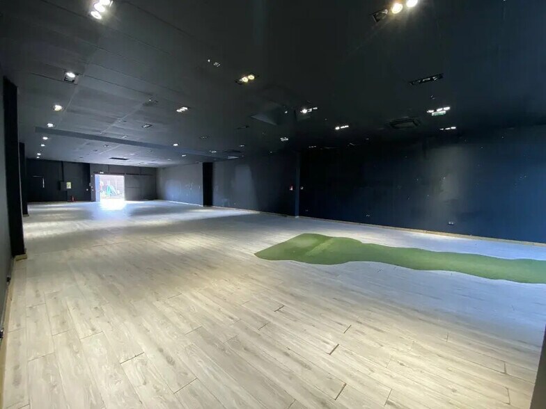 Local commercial dans Mandelieu-la-Napoule à louer - Photo intérieure – Image 2 sur 4