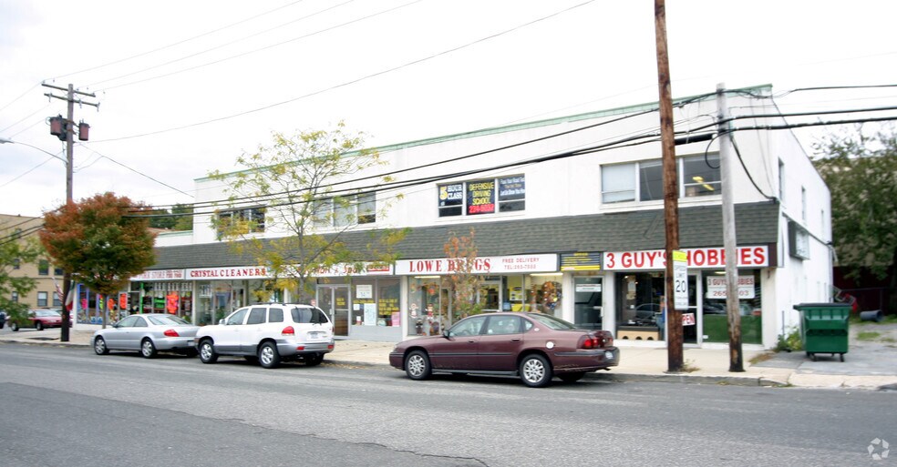 10-18 Lawrence Ave, Smithtown, NY à louer - Photo de l’immeuble – Image 2 sur 5