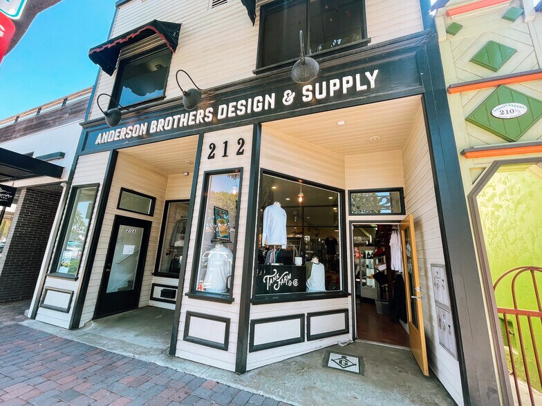 212 Main St, Seal Beach, CA à louer - Photo de l’immeuble – Image 2 sur 11