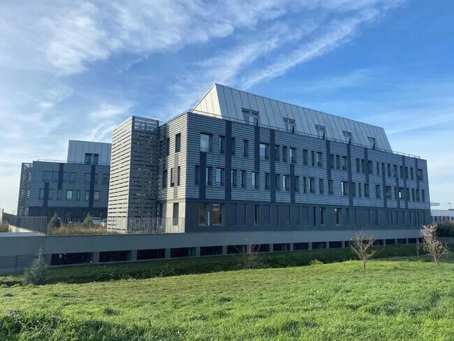 Plus de détails pour 22 A Avenue Lionel Terray, Jonage - Bureau à vendre