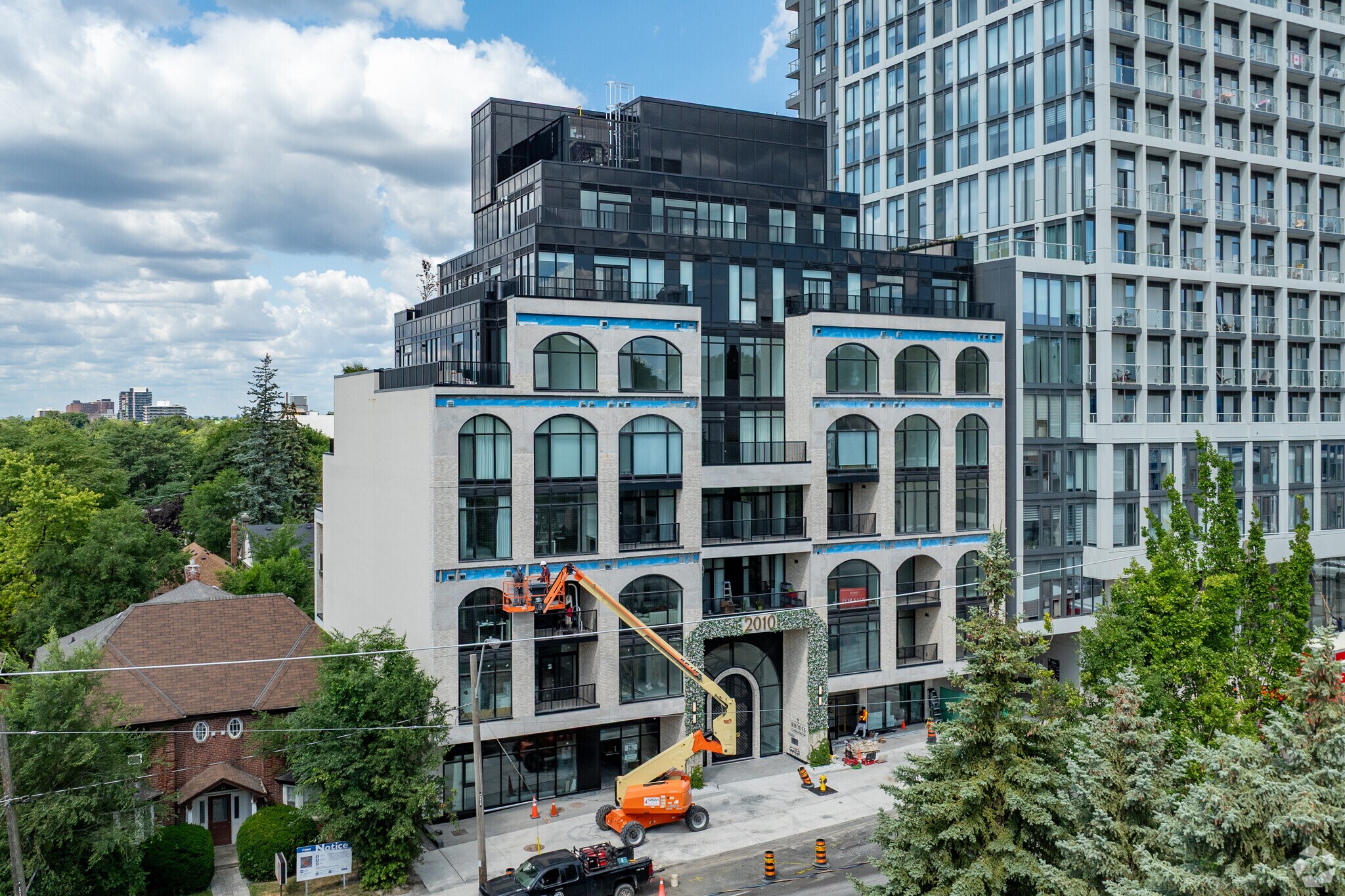 2010 Bathurst St, Toronto, ON à vendre Photo principale– Image 1 sur 4