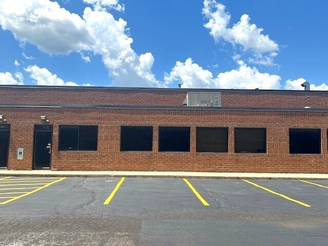 907 Armstrong St, Algonquin, IL à louer - Photo de l’immeuble – Image 2 sur 5