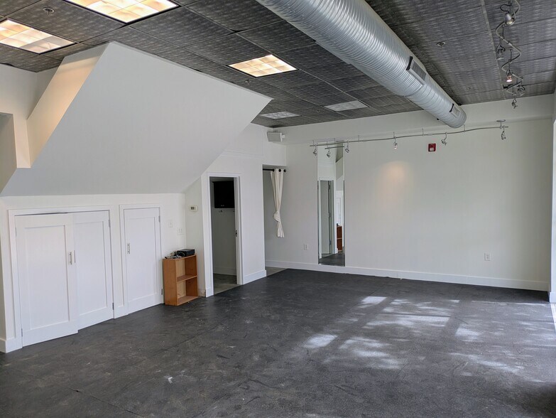 400 W Rosemary St, Chapel Hill, NC à louer - Photo de l’immeuble – Image 2 sur 8