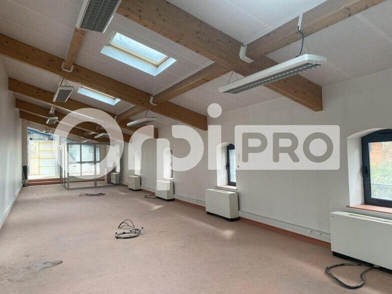 Local d'activités dans Clermont-Ferrand à vendre - Photo de l’immeuble – Image 2 sur 7