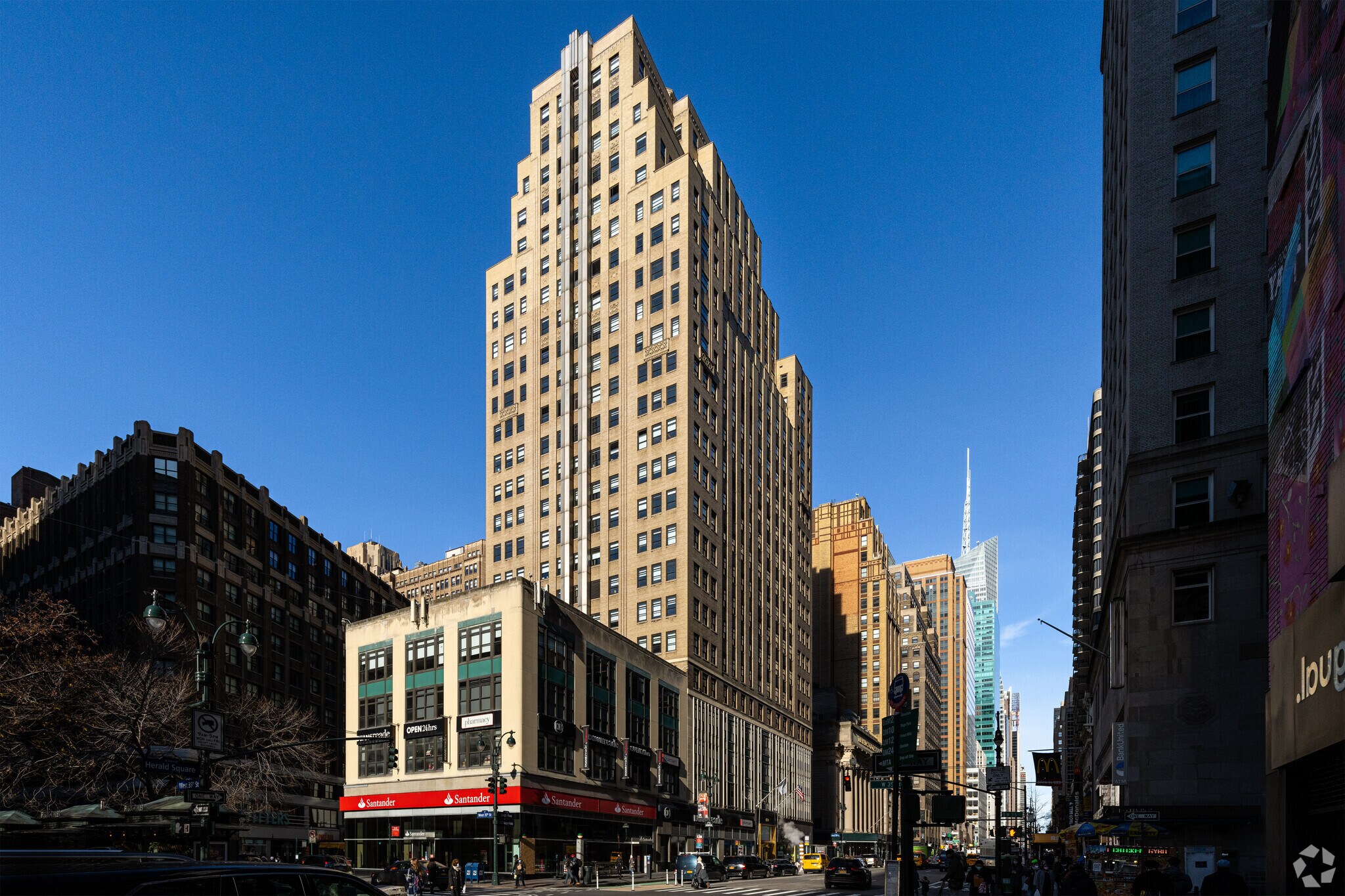 1350 Broadway, New York, NY à louer Photo principale– Image 1 sur 8