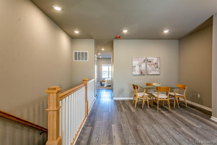 1251 E Woodward Heights Blvd, Hazel Park, MI à vendre - Photo intérieure – Image 3 sur 78