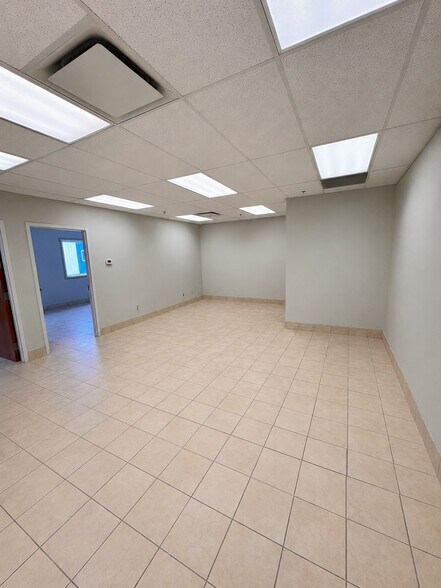 8800 Venture Av SE, Calgary, AB à louer - Photo de l’immeuble – Image 1 sur 10
