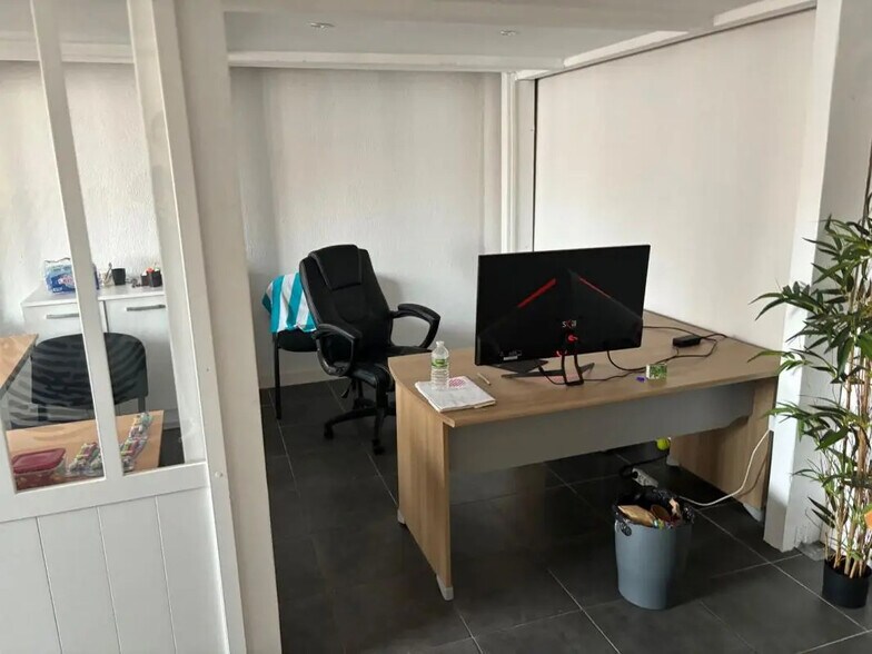 Local d’activités dans Puget-sur-Argens à louer - Photo intérieure – Image 3 sur 4