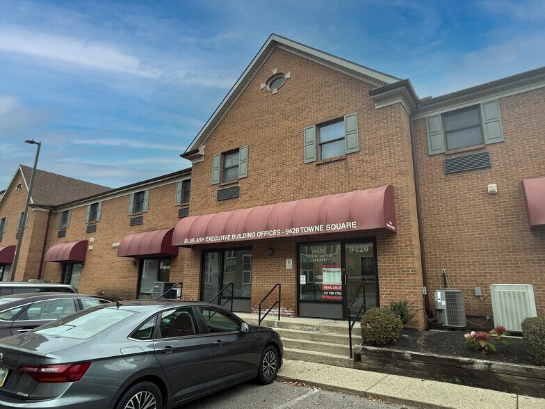 9402-9420 Towne Square Ave, Blue Ash, OH à louer - Photo de l’immeuble – Image 2 sur 7