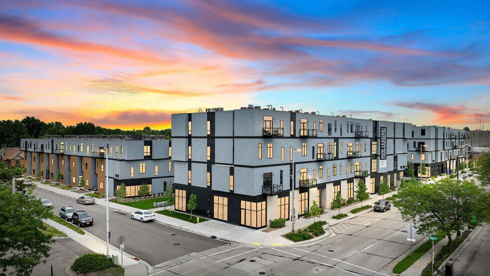 1060 Centerpoint Dr, Stevens Point, WI à louer - Photo de l’immeuble – Image 2 sur 7
