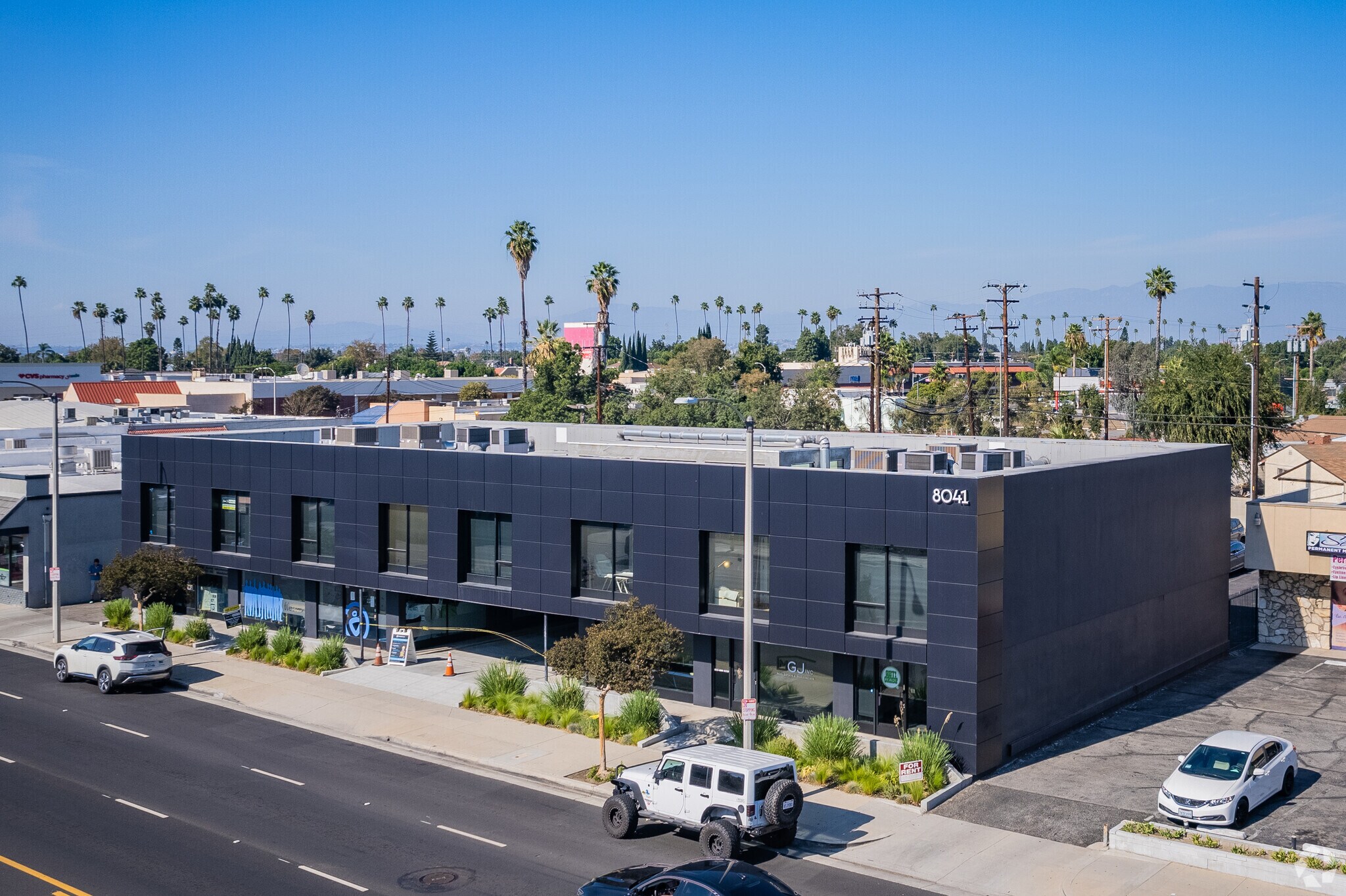 8041 Florence Ave, Downey, CA à louer Photo de l’immeuble– Image 1 sur 25