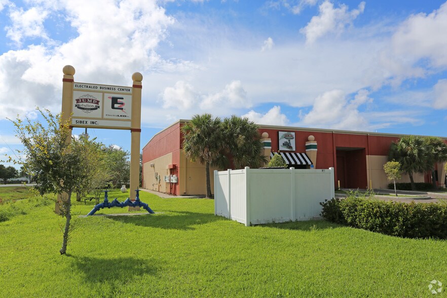 12640 62nd St N, Largo, FL à louer - Photo de l’immeuble – Image 3 sur 5
