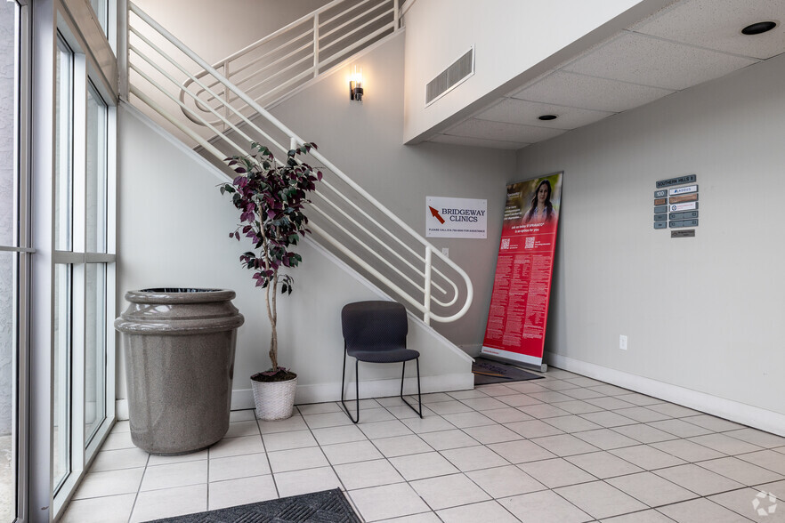 3737 S Elizabeth St, Independence, MO à louer - Hall d’entrée – Image 3 sur 9