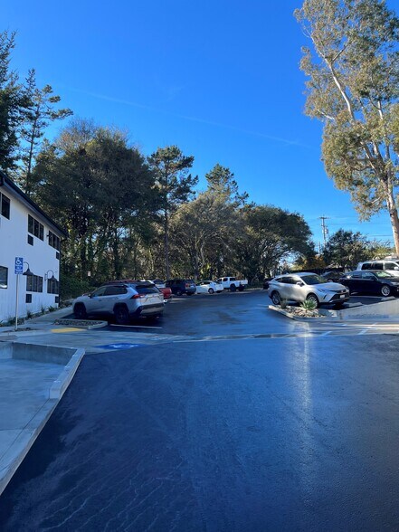 335 Spreckels Dr, Aptos, CA à louer - Photo de l’immeuble – Image 3 sur 17