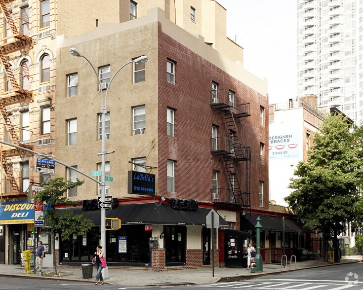 581 Second Ave, New York, NY à louer - Photo de l’immeuble – Image 2 sur 2