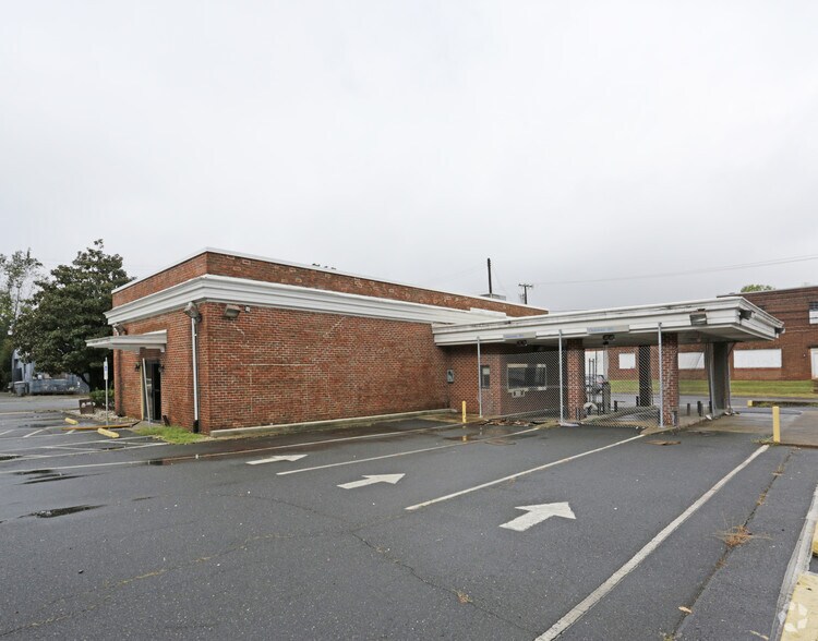 2300 N Graham St, Charlotte, NC à louer - Photo de l’immeuble – Image 2 sur 2