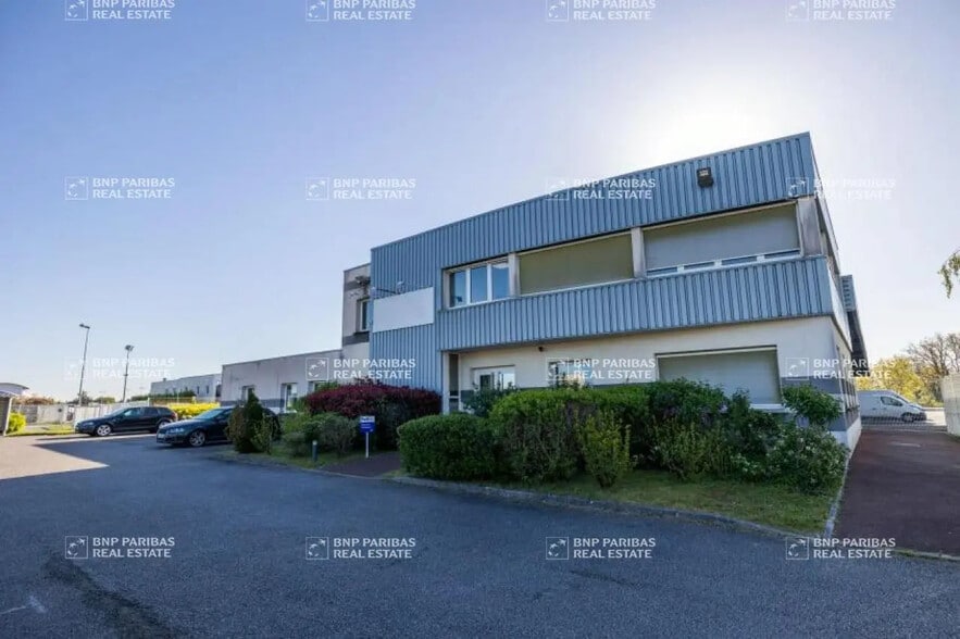 Local d’activités dans Saint-Aignan-Grandlieu à louer - Photo de l’immeuble – Image 3 sur 14