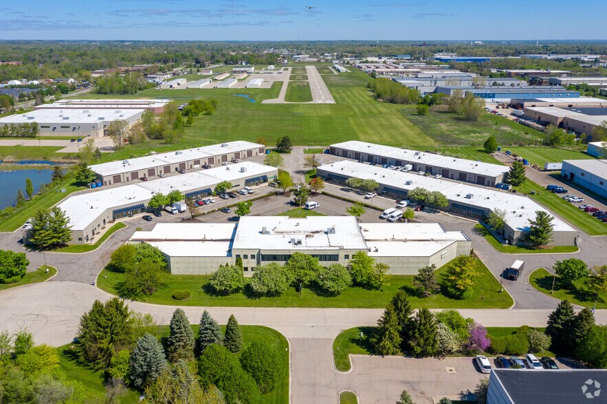 42040 Koppernick Rd, Canton, MI à louer - Photo de l’immeuble – Image 2 sur 5