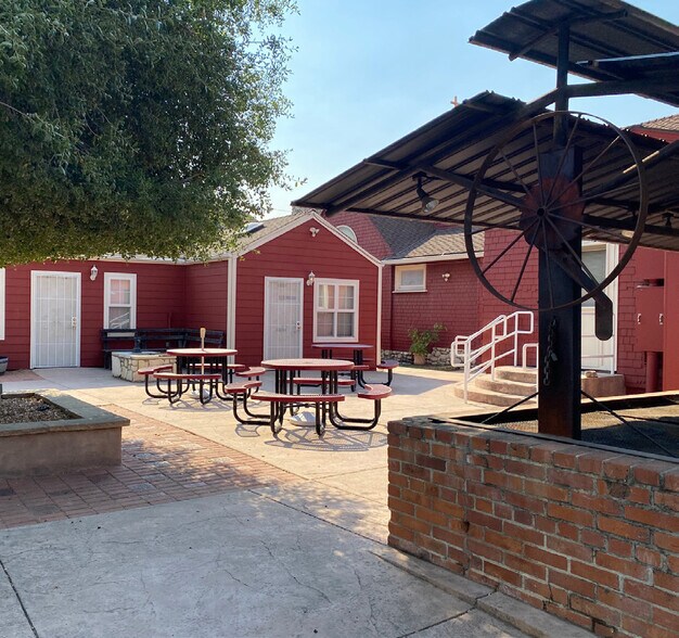 1301 Oak St, Paso Robles, CA à louer - Photo de l’immeuble – Image 3 sur 3