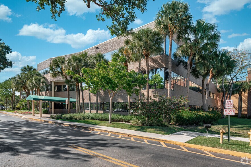 8551 W Sunrise Blvd, Plantation, FL à louer - Photo de l’immeuble – Image 2 sur 8
