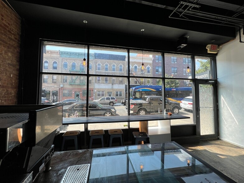631 Wilson Ave, Brooklyn, NY à louer - Photo de l’immeuble – Image 3 sur 9
