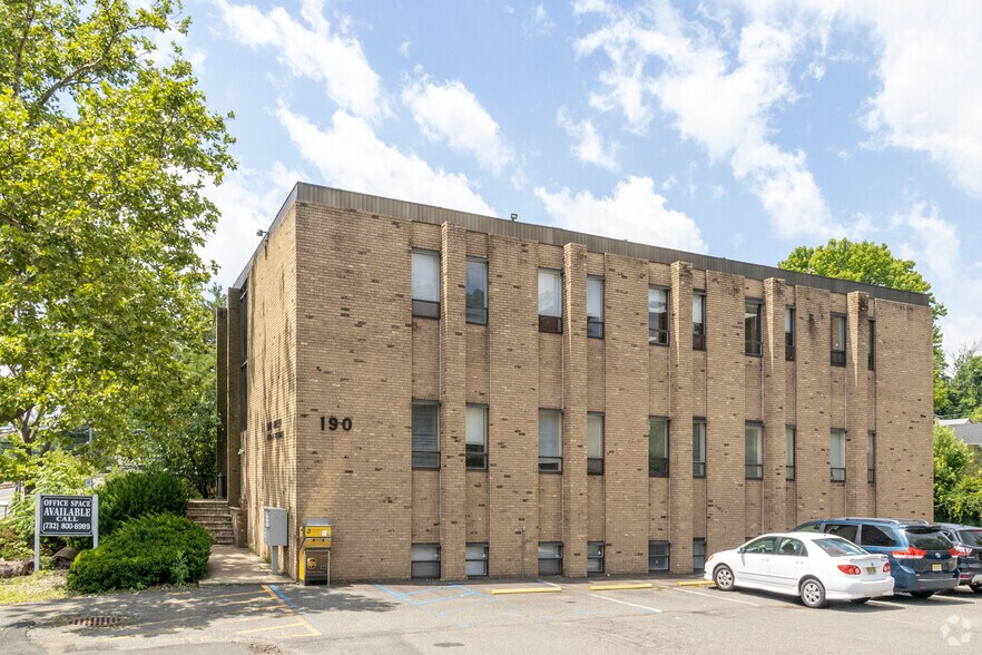 190 State Route 27, Edison, NJ à louer - Photo de l’immeuble – Image 1 sur 5