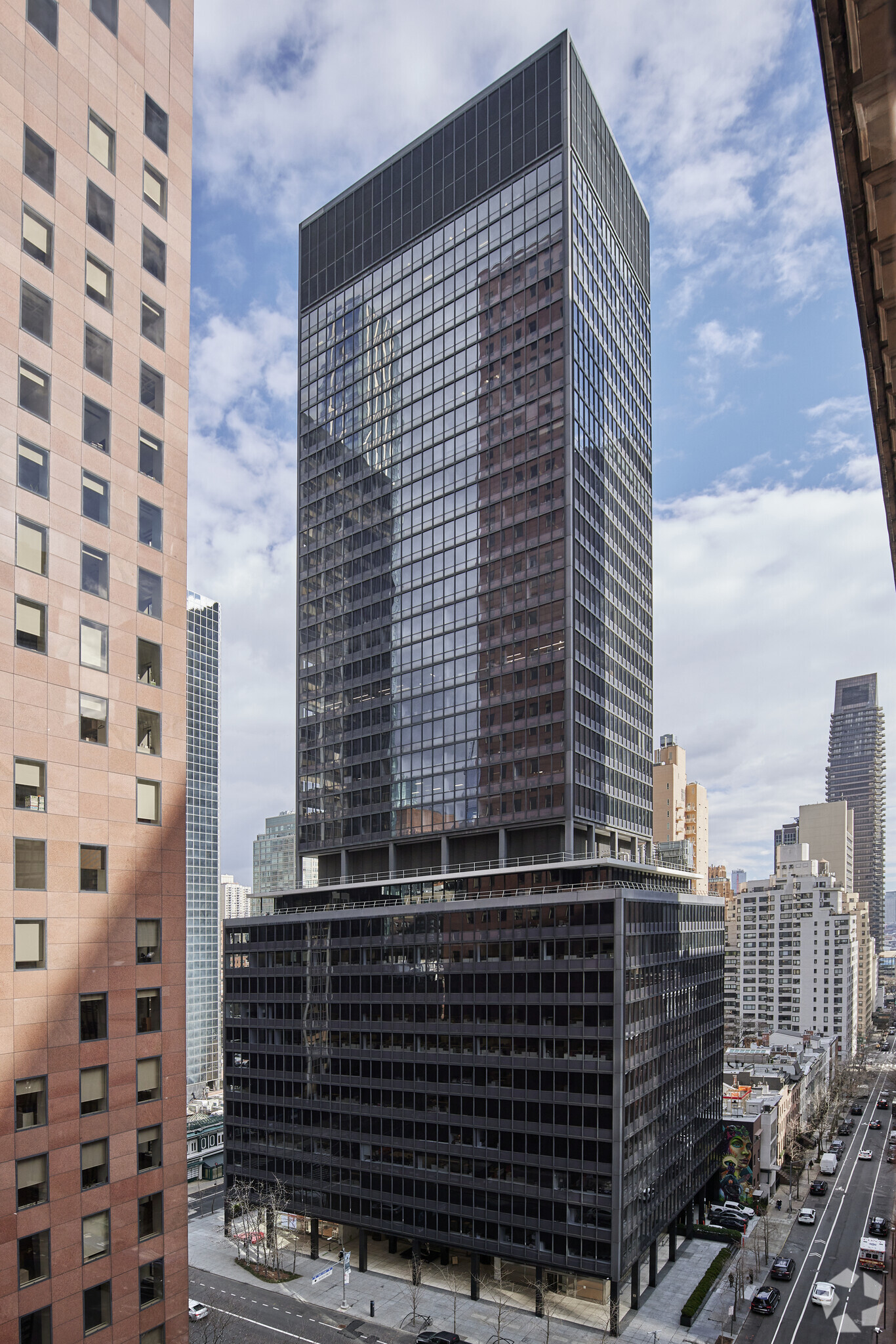 777 Third Ave, New York, NY à louer Photo de l’immeuble– Image 1 sur 2