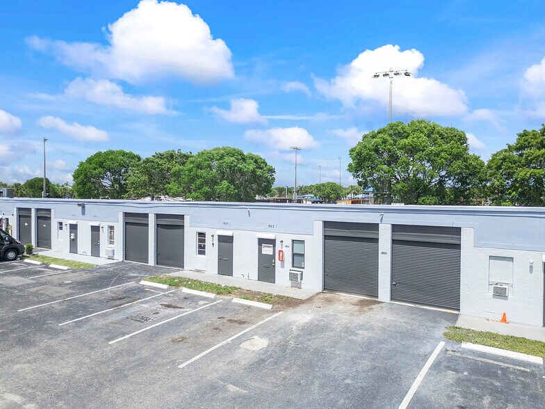 1926-1948 NW 54th Ave, Margate, FL à louer - Photo de l’immeuble – Image 1 sur 6