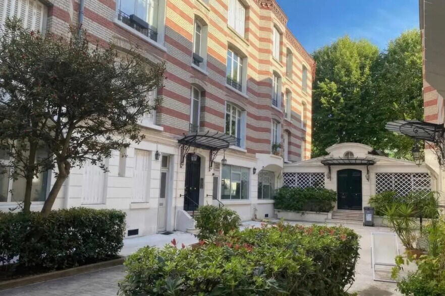Bureau dans Neuilly-sur-Seine à vendre - Photo de l’immeuble – Image 1 sur 12