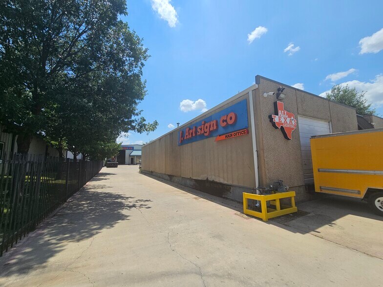 2204 Joe Field Rd, Dallas, TX à vendre - Photo de l’immeuble – Image 2 sur 7