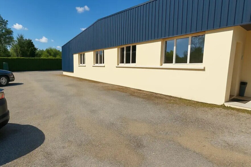 Local d’activités dans Bourgoin-Jallieu à louer - Photo de l’immeuble – Image 1 sur 6