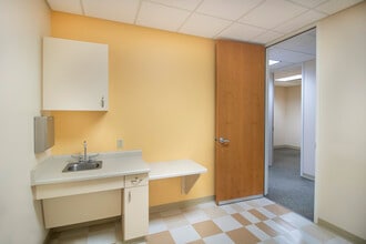 13800 W North Ave, Brookfield, WI à louer Photo de l’immeuble– Image 1 sur 3