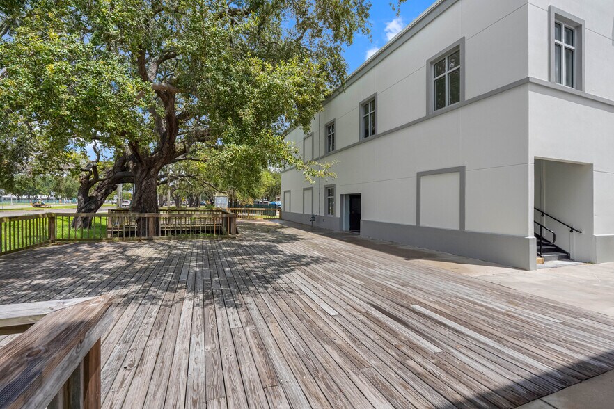 13901 Sheldon Rd, Tampa, FL à louer - Photo de l’immeuble – Image 2 sur 10