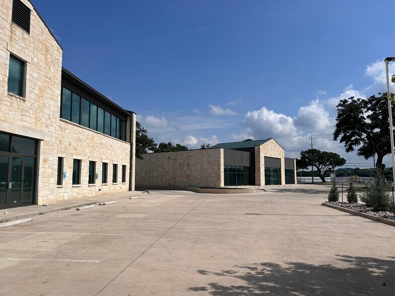 25331 W IH-10, San Antonio, TX à louer - Photo de l’immeuble – Image 3 sur 15