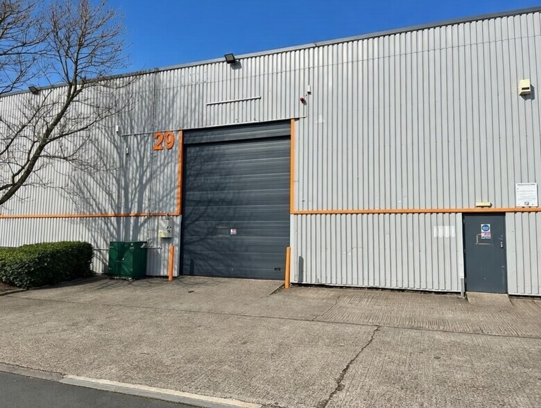 29 Blundells Rd, Milton Keynes à louer - Photo principale – Image 1 sur 9