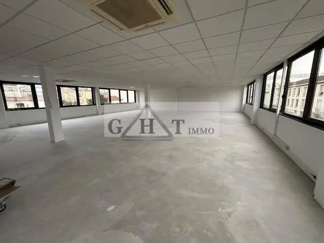 Bureau dans Ivry-sur-Seine à louer - Photo intérieure – Image 2 sur 4