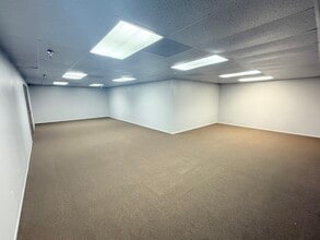 17632 Metzler Ln, Huntington Beach, CA à louer Photo intérieure– Image 2 sur 6