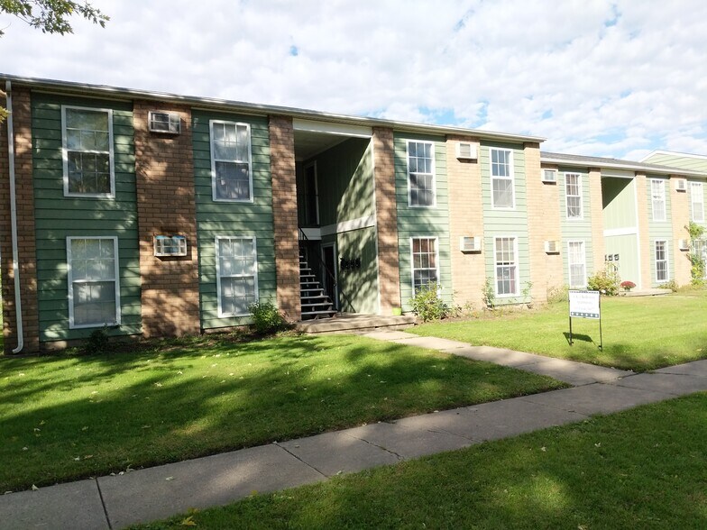 811-903 N Illini Ave, Pontiac, IL à vendre - Photo de l’immeuble – Image 3 sur 14