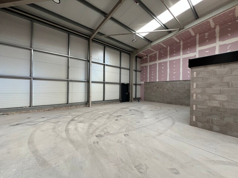 8 Drummond Rd, Stafford à louer - Photo de l’immeuble – Image 2 sur 10